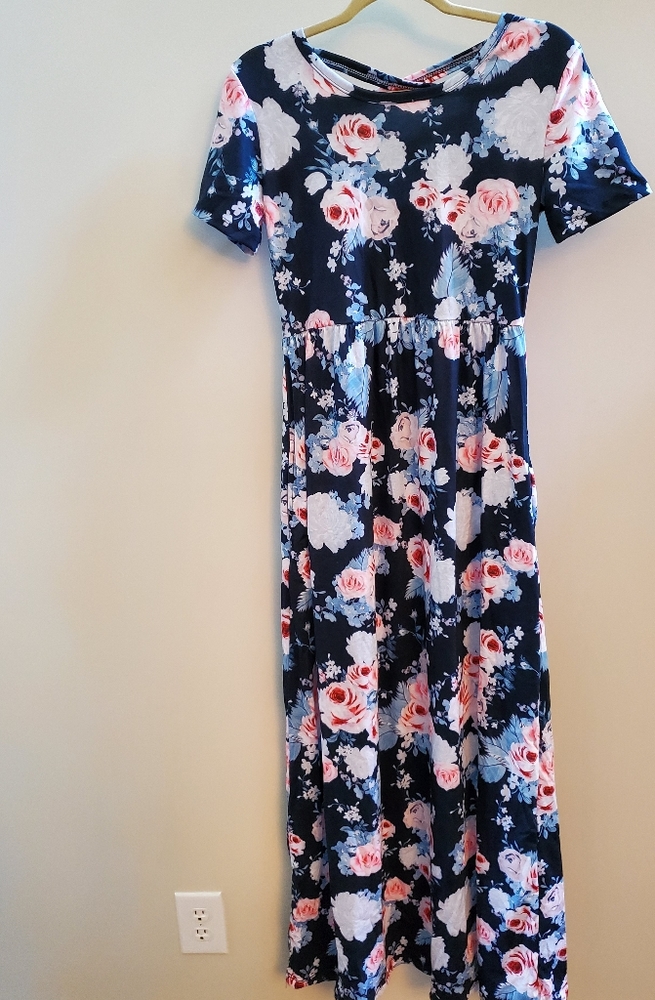 Navy Floral Maxi Dress with Short Sleeves